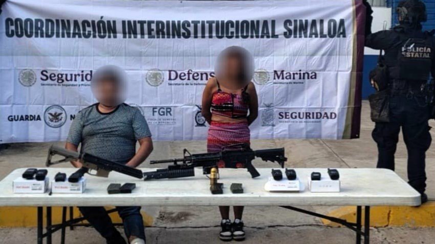 pareja_armada_villa_juarez