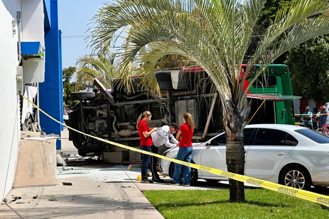 camion-volcado-mochis-principal