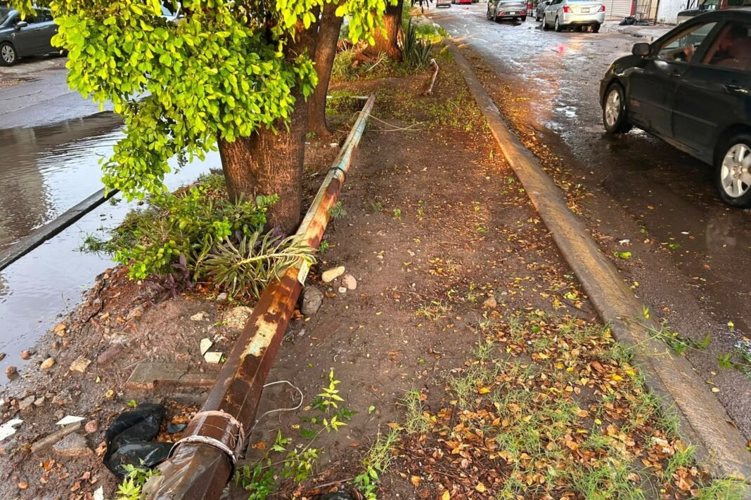poste-caído-lluvias